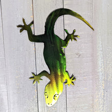 Load image into Gallery viewer, Decorative Crawling Lizard Metal Art